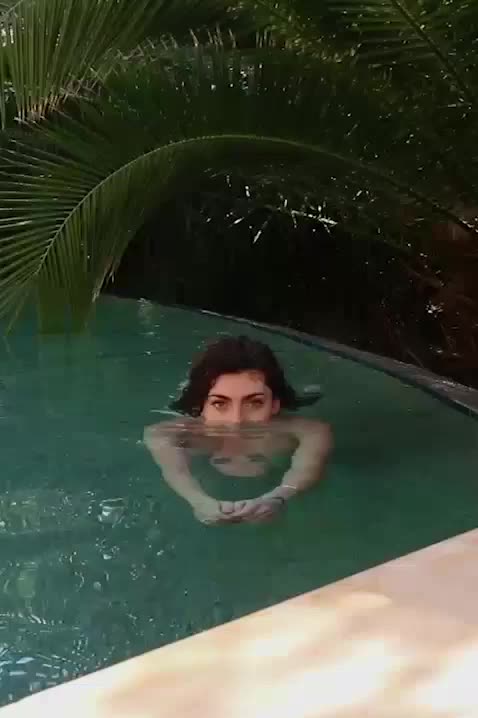 No chance to see her tits