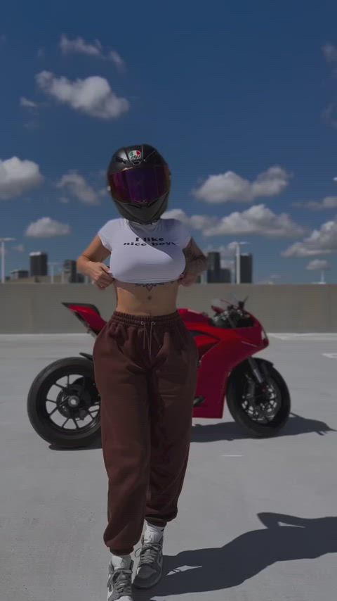 amateur blonde loyalfans outdoor riding streamate tiktok tits r/bodyshots r/titsworship