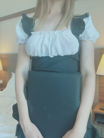 maid showing pussy