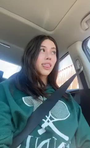 Batendo uma no carro GIF by alinecastro