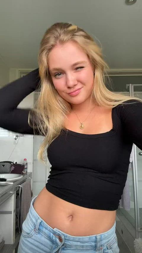 blonde dancing german tiktok clip