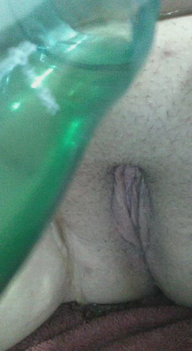 Golden Shower Hairy Pussy Piss Wet clip