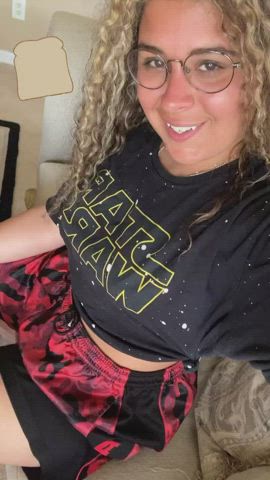 australian babe dancing gamer girl glasses jiggling shaking tanlines turkish clip