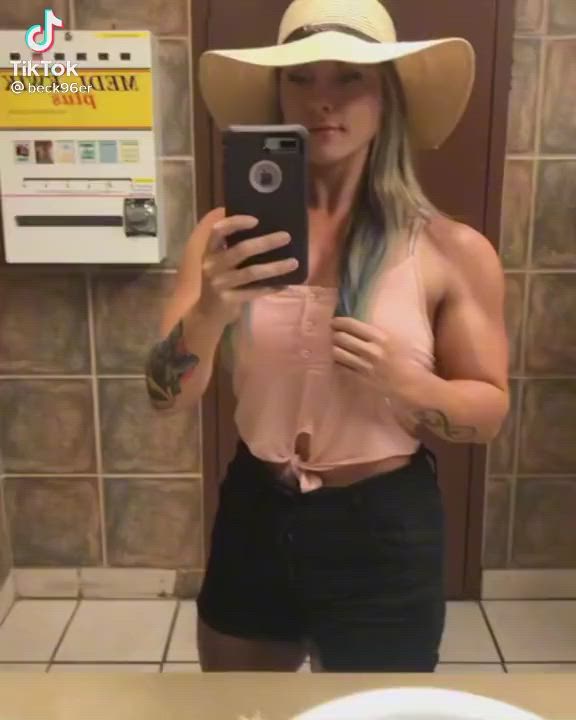 Fitness Muscular Girl TikTok clip