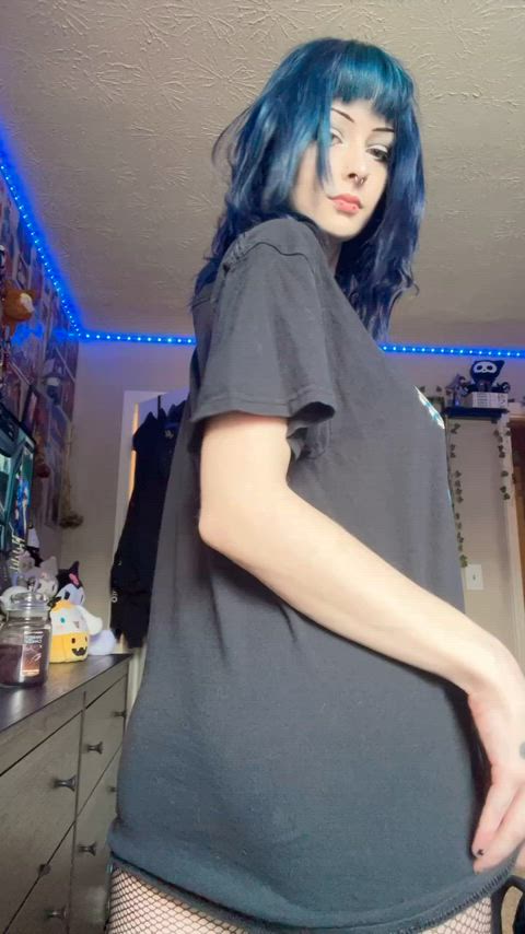 ass shaking fishnet blue hair clip
