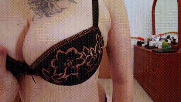Wednesday day boobs ๐