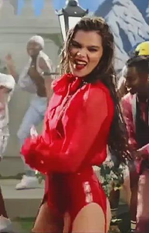 Booty Hailee Steinfeld Thong clip