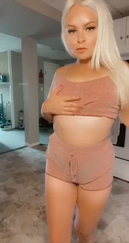 Amateur Babe Blonde clip