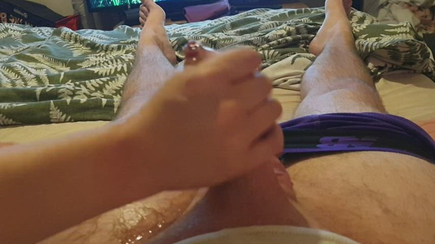 Boyfriend Pees during handjob from Girlfriend π¦