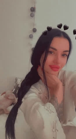 eye contact hair lips clip