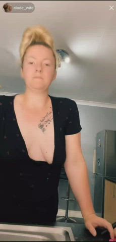 big tits braless downblouse nipslip clip