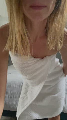 Mature women take it in the rear😉…….45f