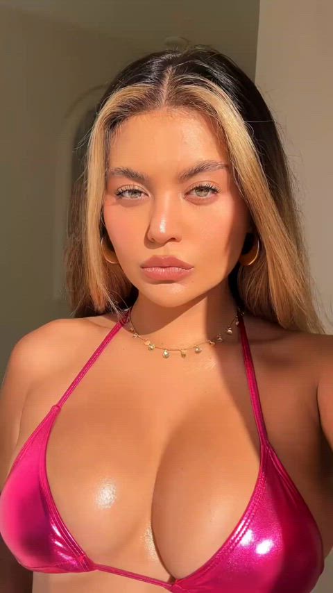 60fps bikini cleavage clip
