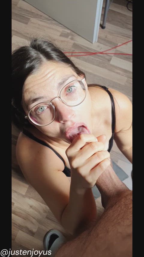 I like it rough, force it down my throat and slap me daddy ;)