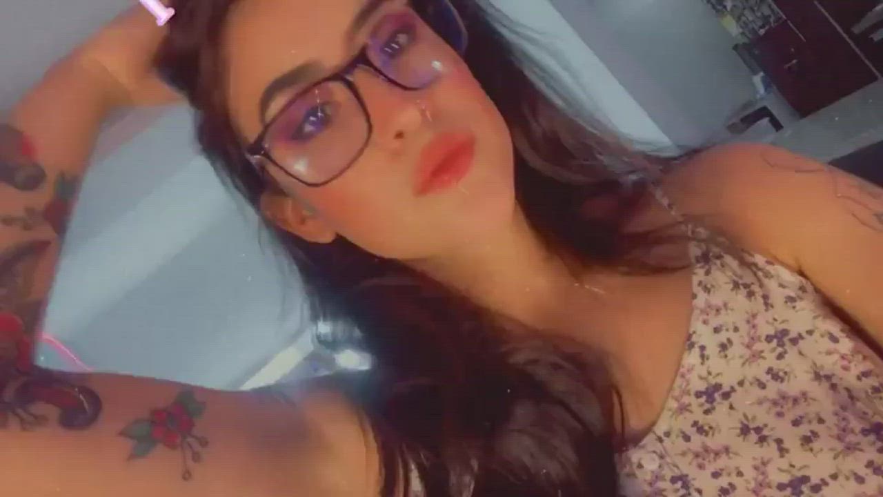 Lipstick Model Upskirt clip