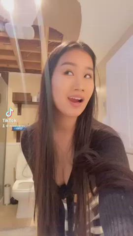 Asian Babe Sex Toy Teasing Twerking clip