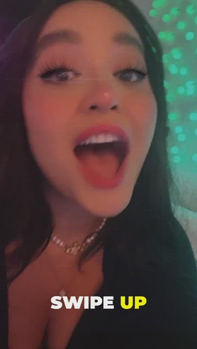 American Brunette Selfie clip