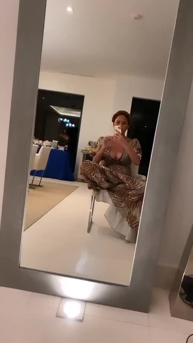 Chrissy Teigen clip