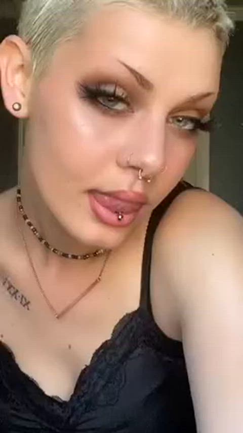 tits blonde babe clip