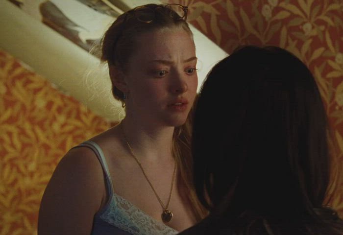 amanda seyfried kiss kissing megan fox clip