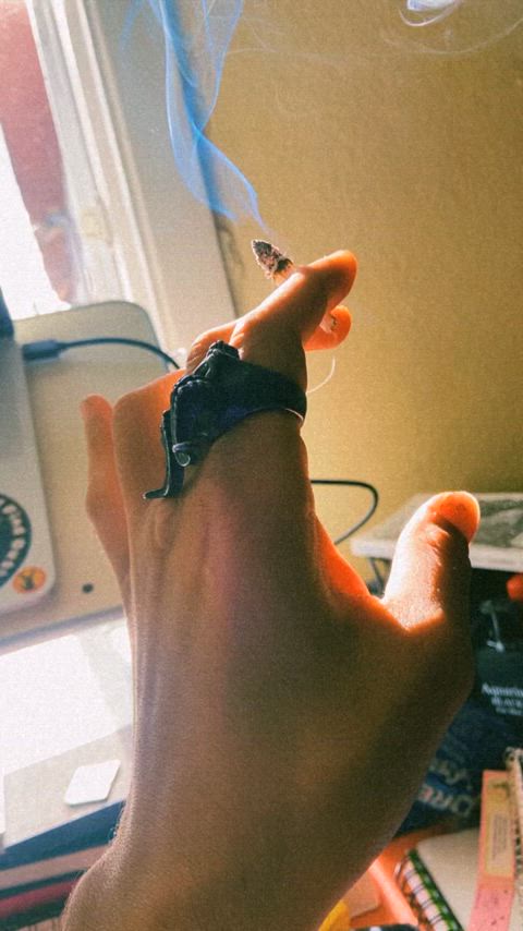 Hand kink and you pay for my weed π