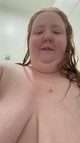 A shower tease at the public pool π