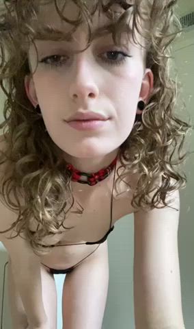 Small girl small bong smol rip<3