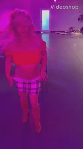 britney spears cleavage dancing clip
