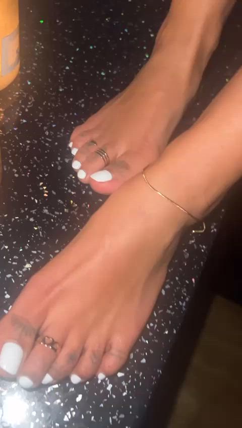 OC, my first time posting my feet π€