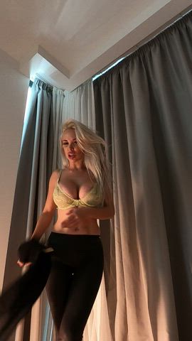 boobs pussy solo bimbos blonde tik-tok twerking clip