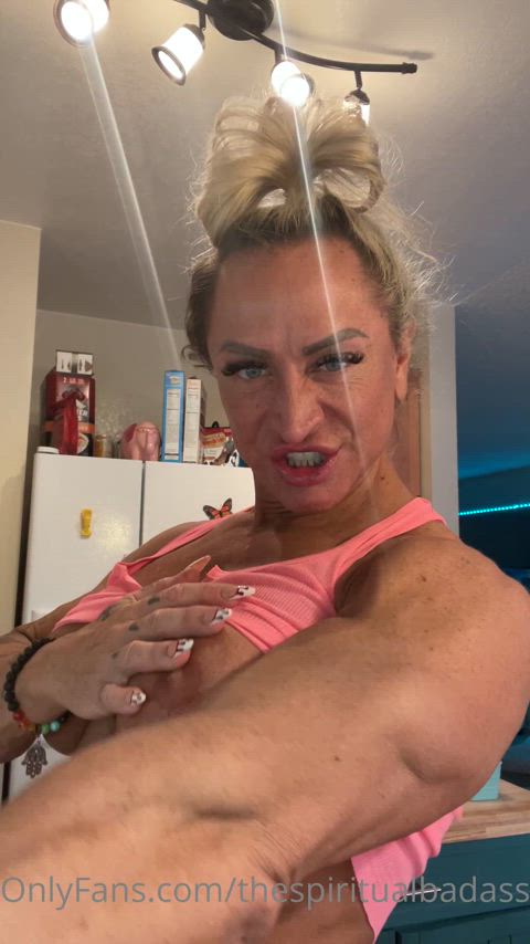 bodybuilder muscles muscular girl muscular milf clip