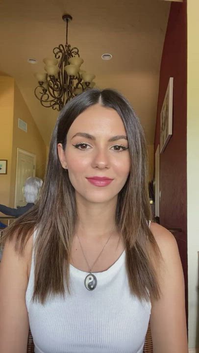 Celebrity Pretty Victoria Justice clip