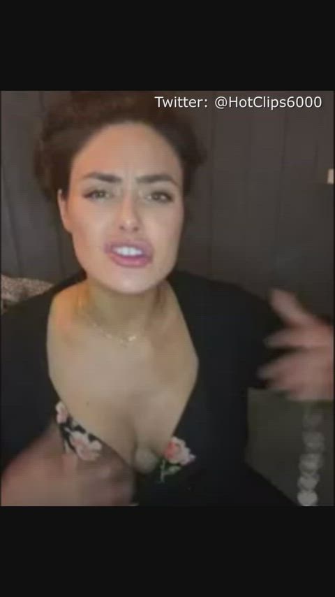 accidental big tits boobs busty nsfw natural tits nipple nipslip tits clip