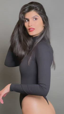big ass brunette model non-nude tease clip