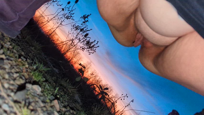 amateur outdoor piss pissing clip