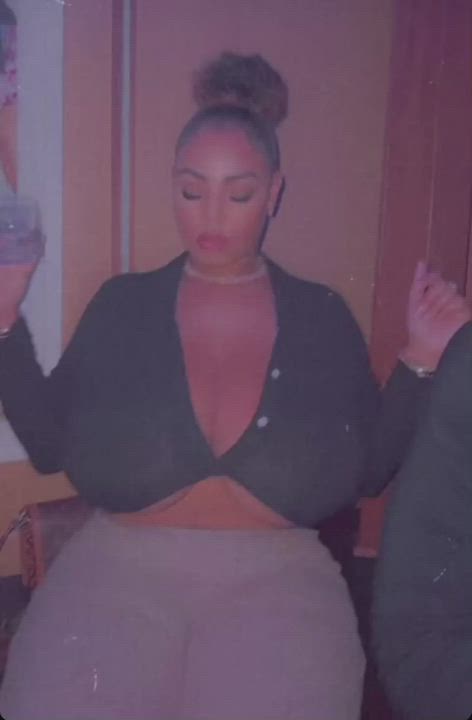 Big Tits Club Huge Tits clip