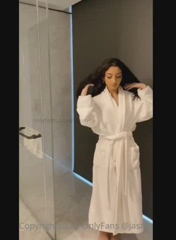 latina onlyfans robe clip