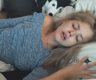 Blonde Masturbating Orgasm clip