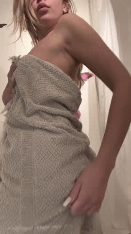 ass blonde shower clip