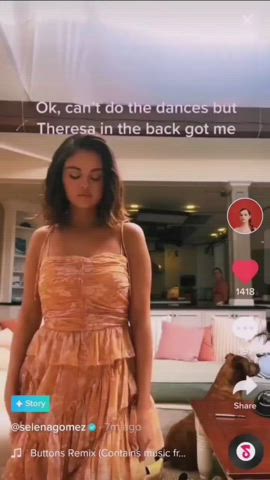 Cleavage Dancing Selena Gomez clip