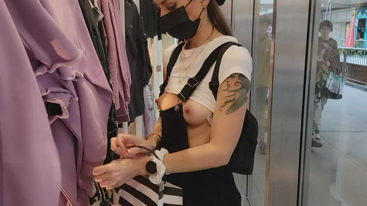 Amateur Public Tits clip