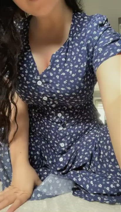 Dress Flashing Natural Tits clip