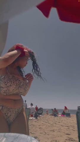 bikini huge tits jiggling clip