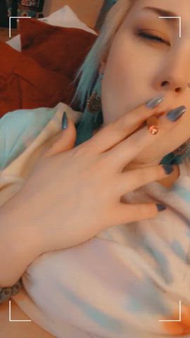 Hi, I'm Jodi and I like smokin grass and showing my tits βοΈπβ€οΈ