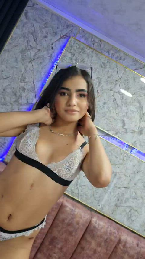 Latina GIF by sararoosee