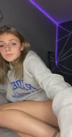 feet teen toes clip