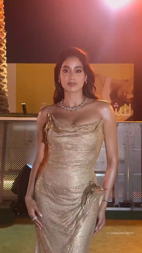 Curvaceous Golden Girl Janhvi Kapoor