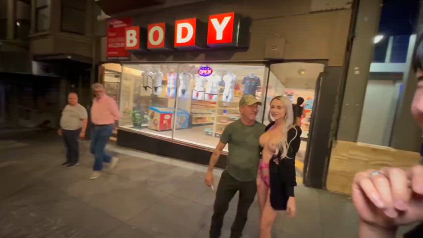 exhibitionism public r/caughtpublic exposed-in-public public-nudity clip
