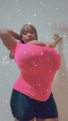 Busty Cleavage Huge Tits clip