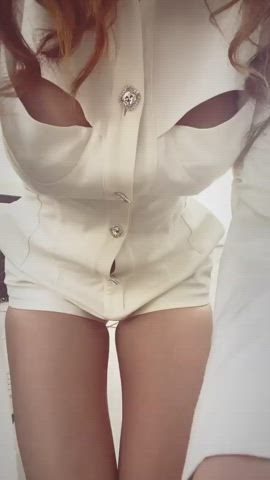 bella thorne legs legs up clip